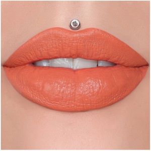 1️⃣ LEFT🌟 JEFFREE STAR COSMETICS
Velvet Trap Lipstick (WYOMING ICED TEA)